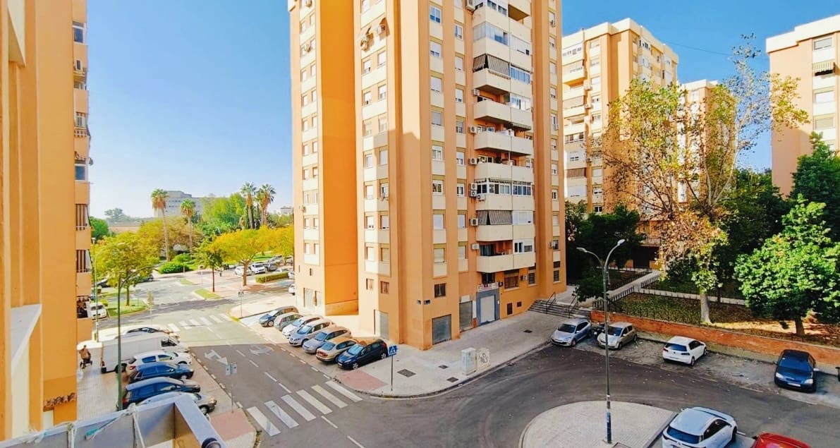 Apartamento de 4 habitaciones en Málaga ciudad en venta con garaje - 350.000 € (Ref: 9349949)