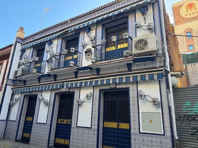 4 bedroom Commercial for sale in Malaga city - € 725,000 (Ref: 9378132)
