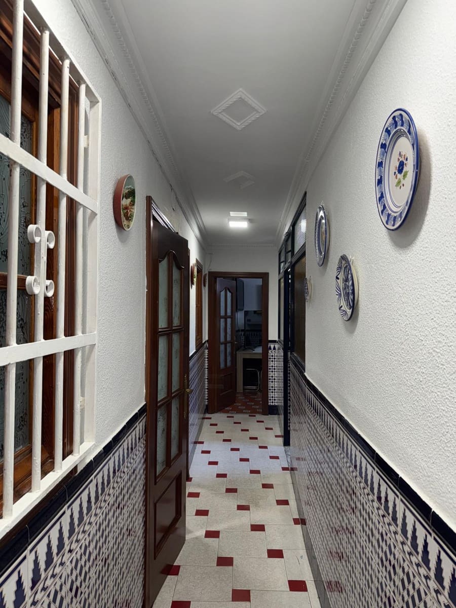 4 bedroom Commercial for sale in Malaga city - € 725,000 (Ref: 9378132)