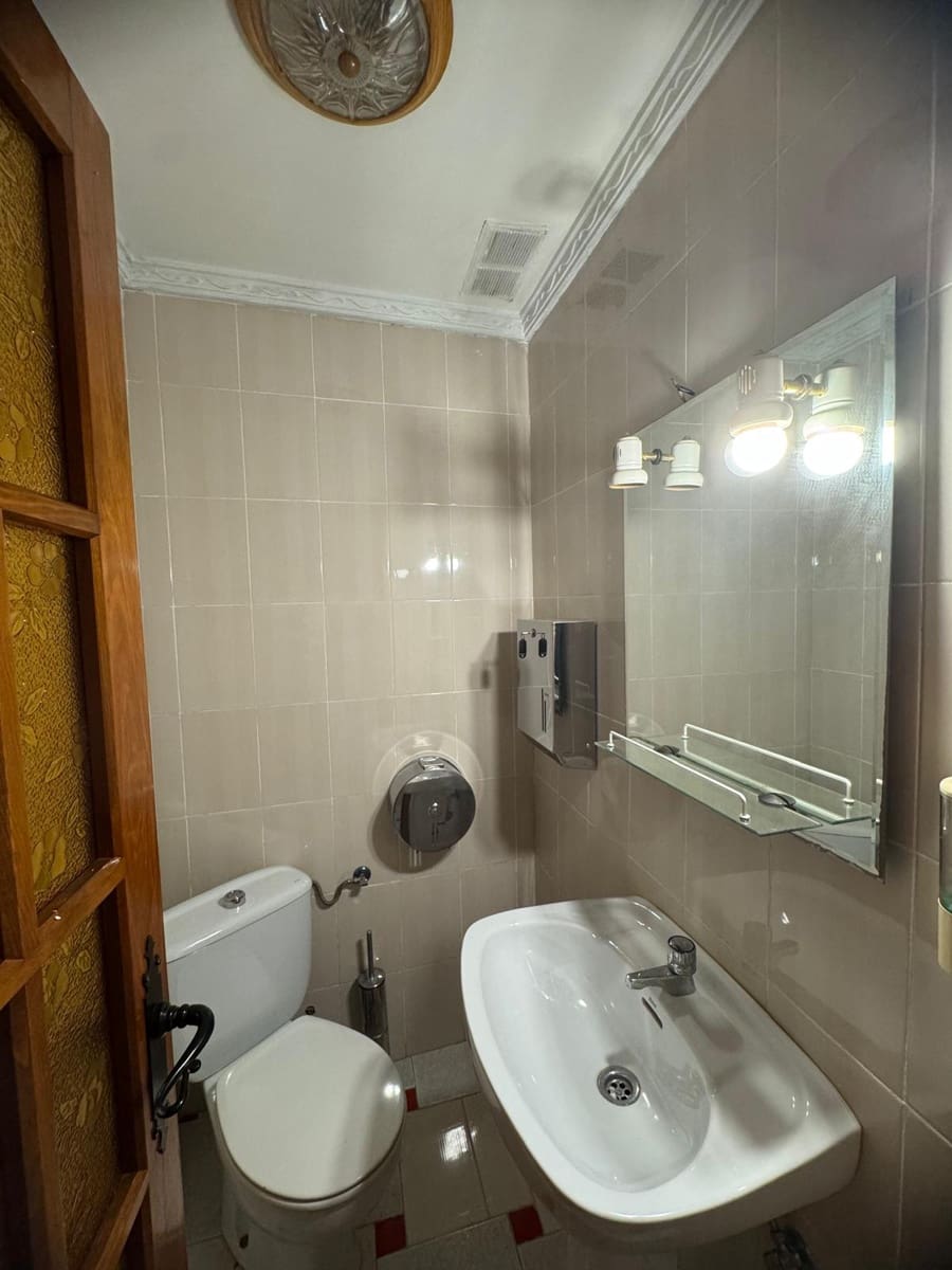 4 bedroom Commercial for sale in Malaga city - € 725,000 (Ref: 9378132)