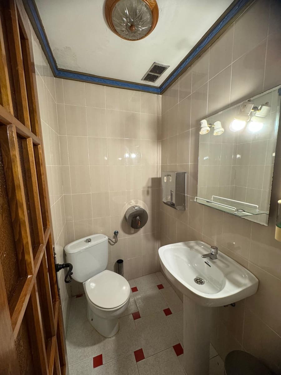 4 bedroom Commercial for sale in Malaga city - € 725,000 (Ref: 9378132)