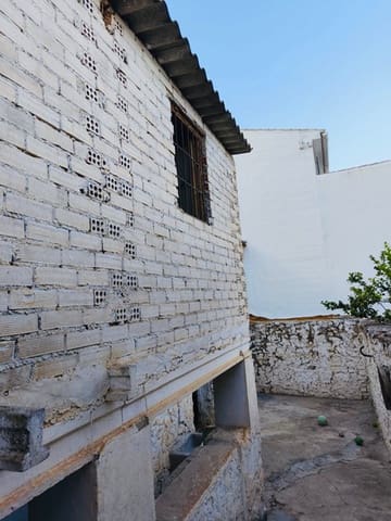 Huis te koop in Villanueva de Tapia - € 25.000 (Ref: 9384806)