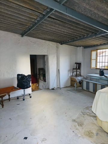 Huis te koop in Villanueva de Tapia - € 25.000 (Ref: 9384806)