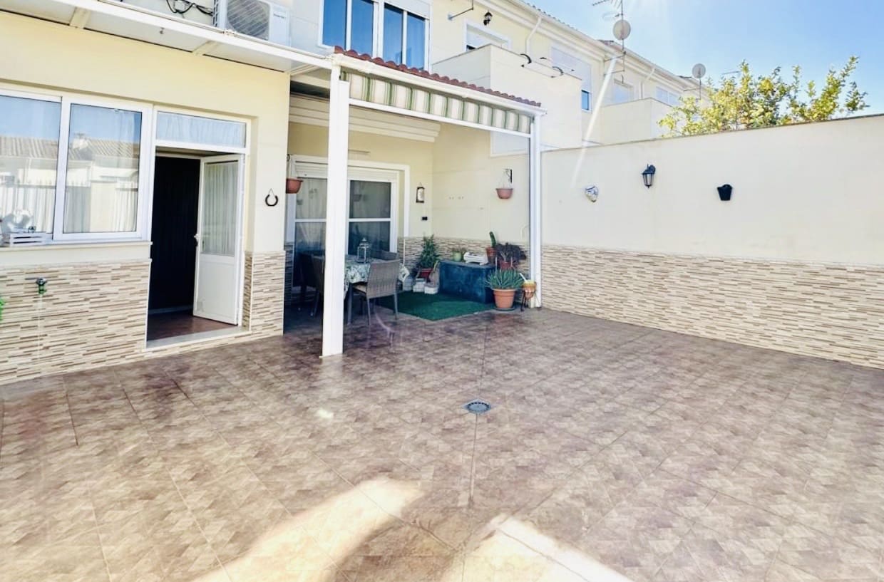 3 camera da letto Villa in vendita in Humilladero con piscina garage - 199.000 € (Rif: 9396796)