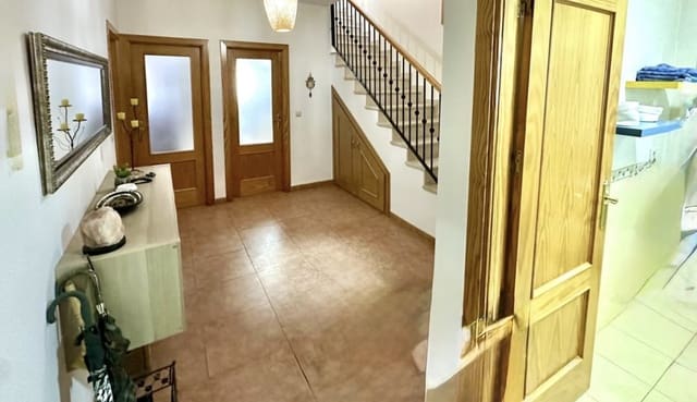 3 soveværelse Villa til salg i Humilladero med swimmingpool garage - € 199.000 (Ref: 9396796)