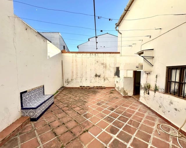 4 bedroom Townhouse for sale in Fuente de Piedra - € 170,000 (Ref: 9428941)