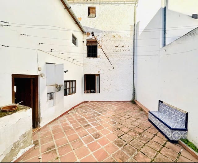 4 bedroom Townhouse for sale in Fuente de Piedra - € 170,000 (Ref: 9428941)