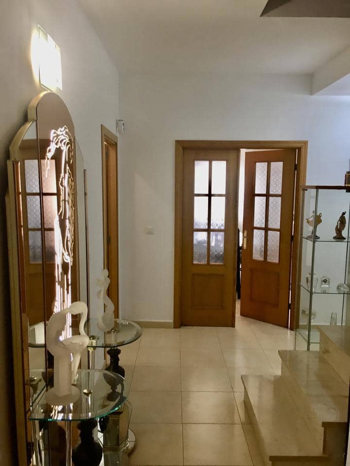 3 Zimmer Villa zu verkaufen in Fuente de Piedra mit Pool Garage - 148.000 € (Ref: 9465877)