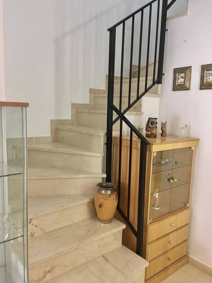 3 Zimmer Villa zu verkaufen in Fuente de Piedra mit Pool Garage - 148.000 € (Ref: 9465877)