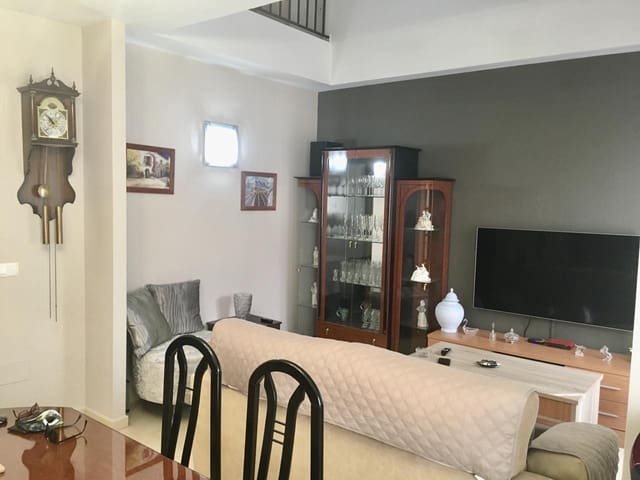 3 Zimmer Villa zu verkaufen in Fuente de Piedra mit Pool Garage - 148.000 € (Ref: 9465877)