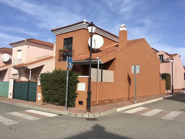 3 Zimmer Villa zu verkaufen in Fuente de Piedra mit Pool Garage - 148.000 € (Ref: 9465877)