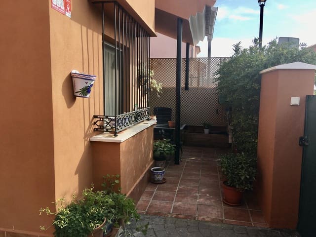 3 Zimmer Villa zu verkaufen in Fuente de Piedra mit Pool Garage - 148.000 € (Ref: 9465877)