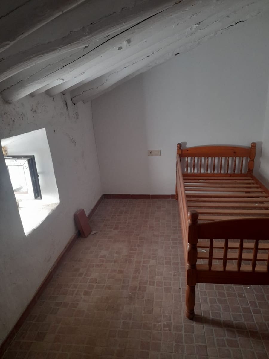 Casa de 3 habitaciones en Colmenar en venta - 126.000 € (Ref: 9467836)
