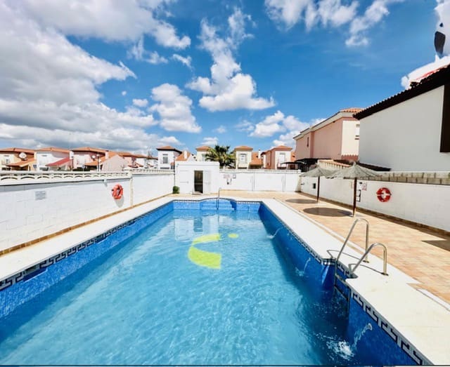 3 bedroom Villa for sale in Fuente de Piedra with pool garage - € 148,000 (Ref: 9500925)