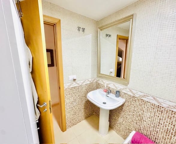 3 bedroom Villa for sale in Fuente de Piedra with pool garage - € 148,000 (Ref: 9500925)