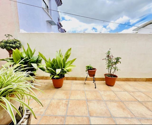 3 bedroom Villa for sale in Fuente de Piedra with pool garage - € 148,000 (Ref: 9500925)