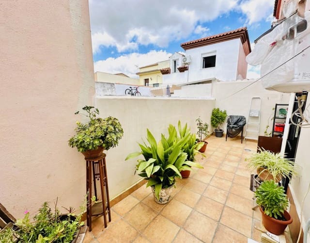 3 bedroom Villa for sale in Fuente de Piedra with pool garage - € 148,000 (Ref: 9500925)