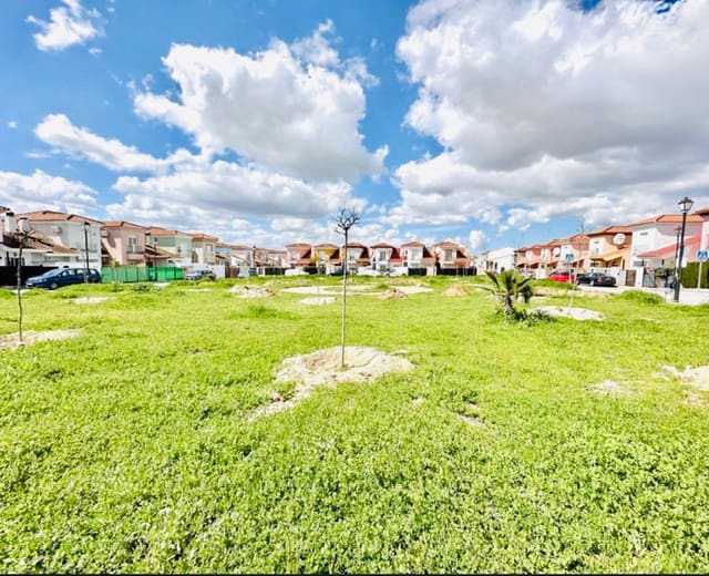 3 bedroom Villa for sale in Fuente de Piedra with pool garage - € 148,000 (Ref: 9500925)