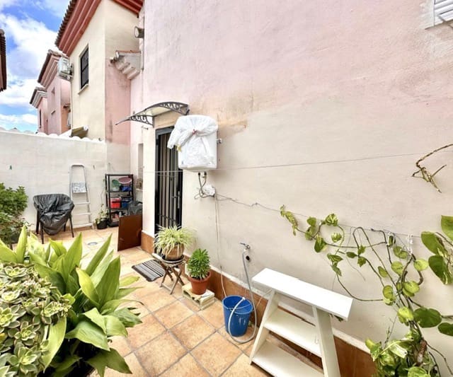 3 bedroom Villa for sale in Fuente de Piedra with pool garage - € 148,000 (Ref: 9500925)