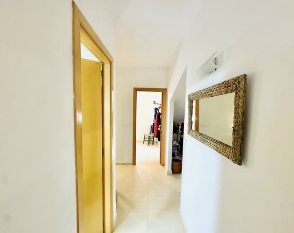 3 bedroom Villa for sale in Fuente de Piedra with pool garage - € 148,000 (Ref: 9500925)