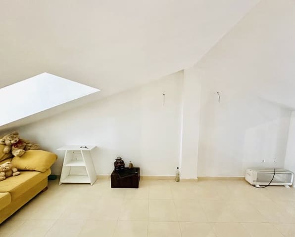 3 bedroom Villa for sale in Fuente de Piedra with pool garage - € 148,000 (Ref: 9500925)