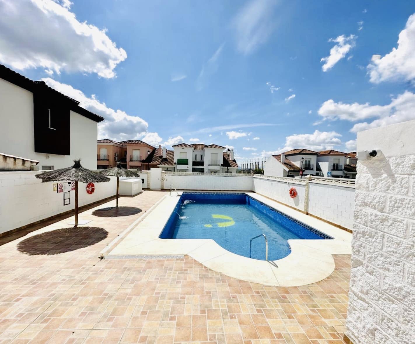 3 bedroom Villa for sale in Fuente de Piedra with pool garage - € 148,000 (Ref: 9500925)
