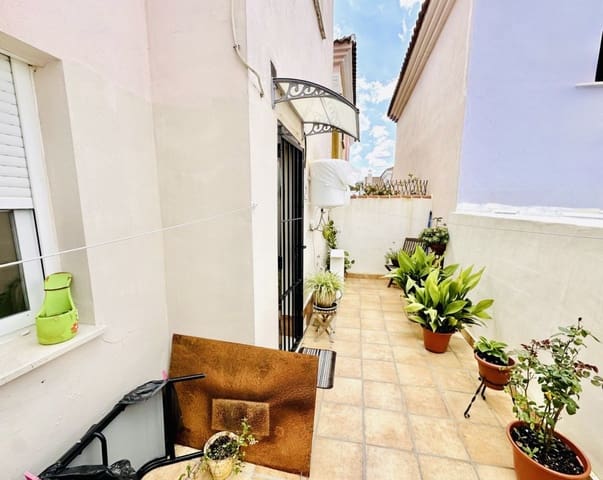 3 bedroom Villa for sale in Fuente de Piedra with pool garage - € 148,000 (Ref: 9500925)