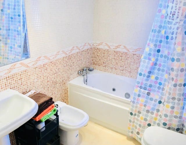 3 bedroom Villa for sale in Fuente de Piedra with pool garage - € 145,000 (Ref: 9503613)