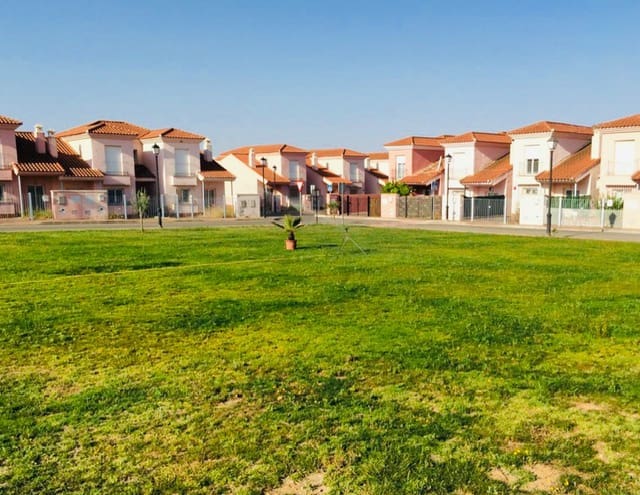 3 bedroom Villa for sale in Fuente de Piedra with pool garage - € 145,000 (Ref: 9503613)