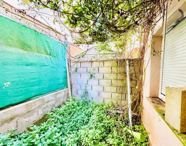 3 bedroom Villa for sale in Fuente de Piedra with pool garage - € 145,000 (Ref: 9503613)