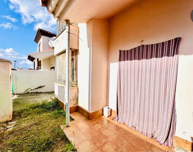 3 bedroom Villa for sale in Fuente de Piedra with pool garage - € 145,000 (Ref: 9503613)