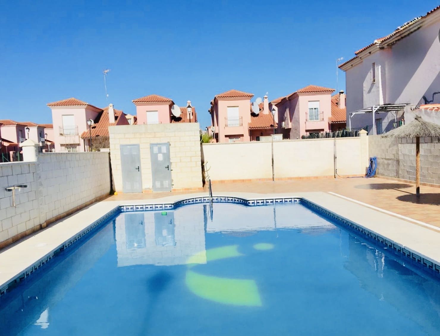 3 bedroom Villa for sale in Fuente de Piedra with pool garage - € 145,000 (Ref: 9503613)