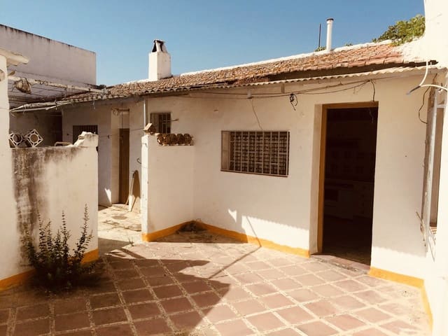 4 bedroom Townhouse for sale in Fuente de Piedra - € 58,000 (Ref: 9506244)