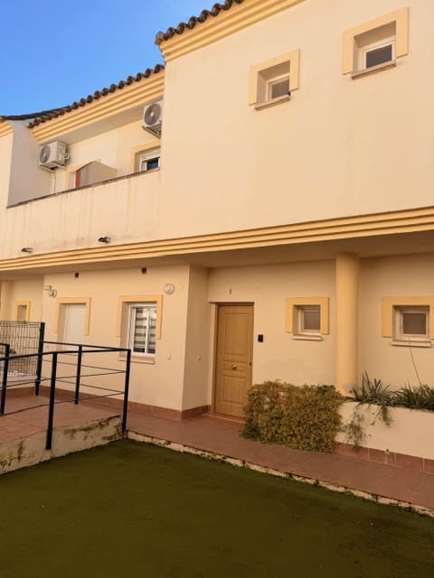 3 chambre Maison de Ville à vendre à Fuente de Piedra avec piscine garage - 134 000 € (Ref: 9523603)