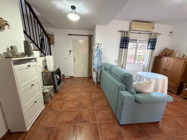 3 sypialnia Dom na sprzedaż w Fuente de Piedra z basenem - 125 000 € (Ref: 9571968)