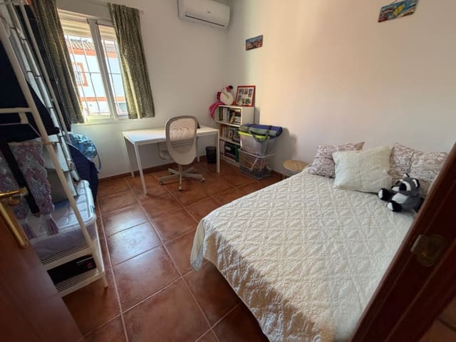 3 sypialnia Dom na sprzedaż w Fuente de Piedra z basenem - 125 000 € (Ref: 9571968)