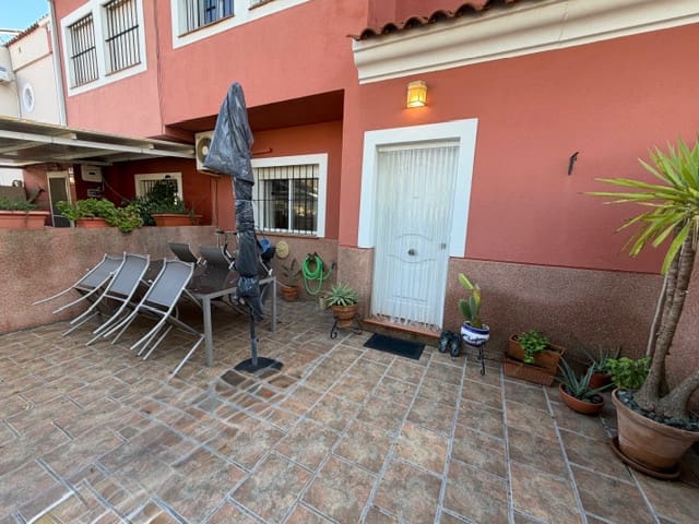 3 sypialnia Dom na sprzedaż w Fuente de Piedra z basenem - 125 000 € (Ref: 9571968)