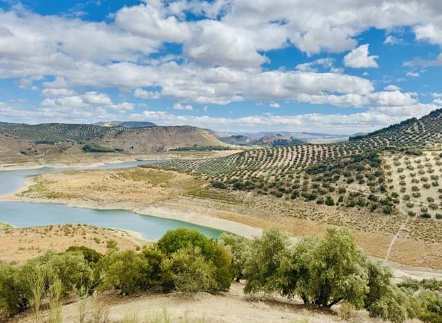 3 sovrum Finca/Hus på landet till salu i Iznájar med garage - 129 000 € (Ref: 9586831)