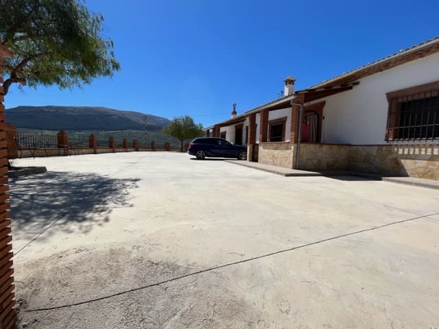 6 soverom Villa til salgs i Villanueva del Trabuco med garasje - € 420 000 (Ref: 9624116)