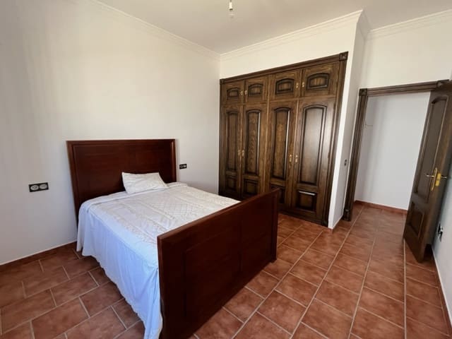 6 soverom Villa til salgs i Villanueva del Trabuco med garasje - € 420 000 (Ref: 9624116)