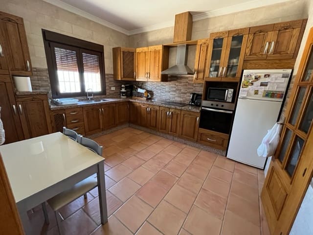 6 soverom Villa til salgs i Villanueva del Trabuco med garasje - € 420 000 (Ref: 9624116)