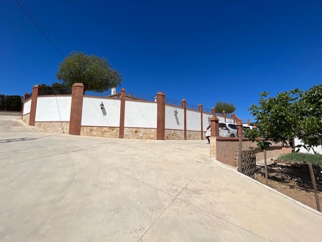 6 soverom Villa til salgs i Villanueva del Trabuco med garasje - € 420 000 (Ref: 9624116)