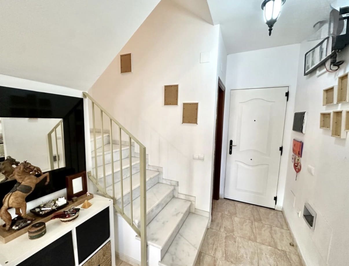 4 Zimmer Villa zu verkaufen in Fuente de Piedra mit Pool - 189.900 € (Ref: 9665475)