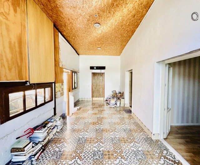 4 bedroom Villa for sale in Sierra de Yeguas with garage - € 173,000 (Ref: 9696610)