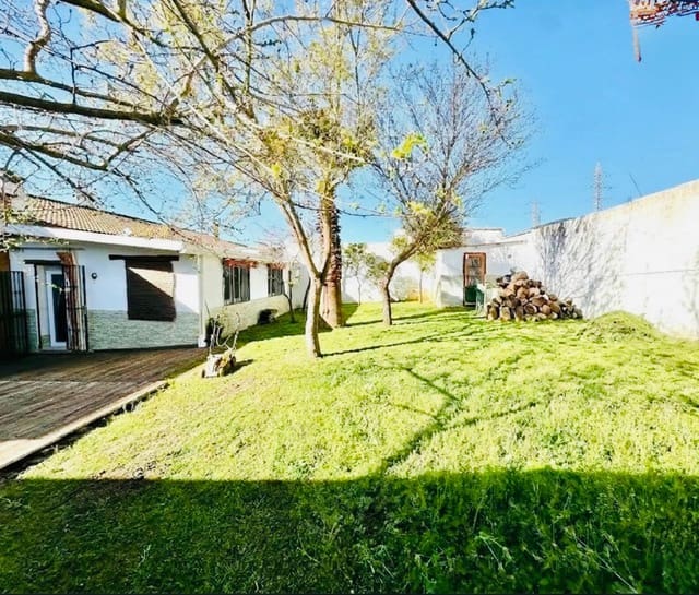 4 bedroom Villa for sale in Sierra de Yeguas with garage - € 173,000 (Ref: 9696610)