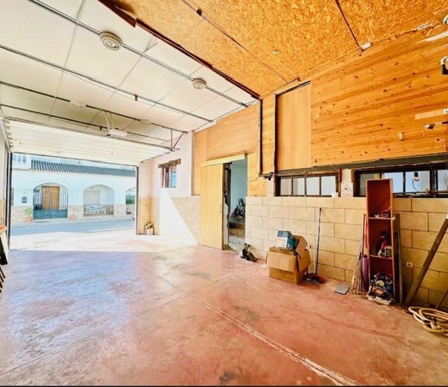 4 bedroom Villa for sale in Sierra de Yeguas with garage - € 173,000 (Ref: 9696610)