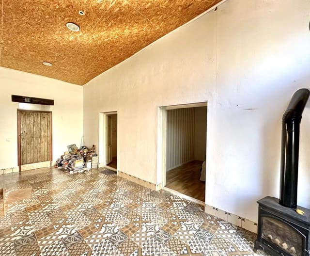 4 bedroom Villa for sale in Sierra de Yeguas with garage - € 173,000 (Ref: 9696610)