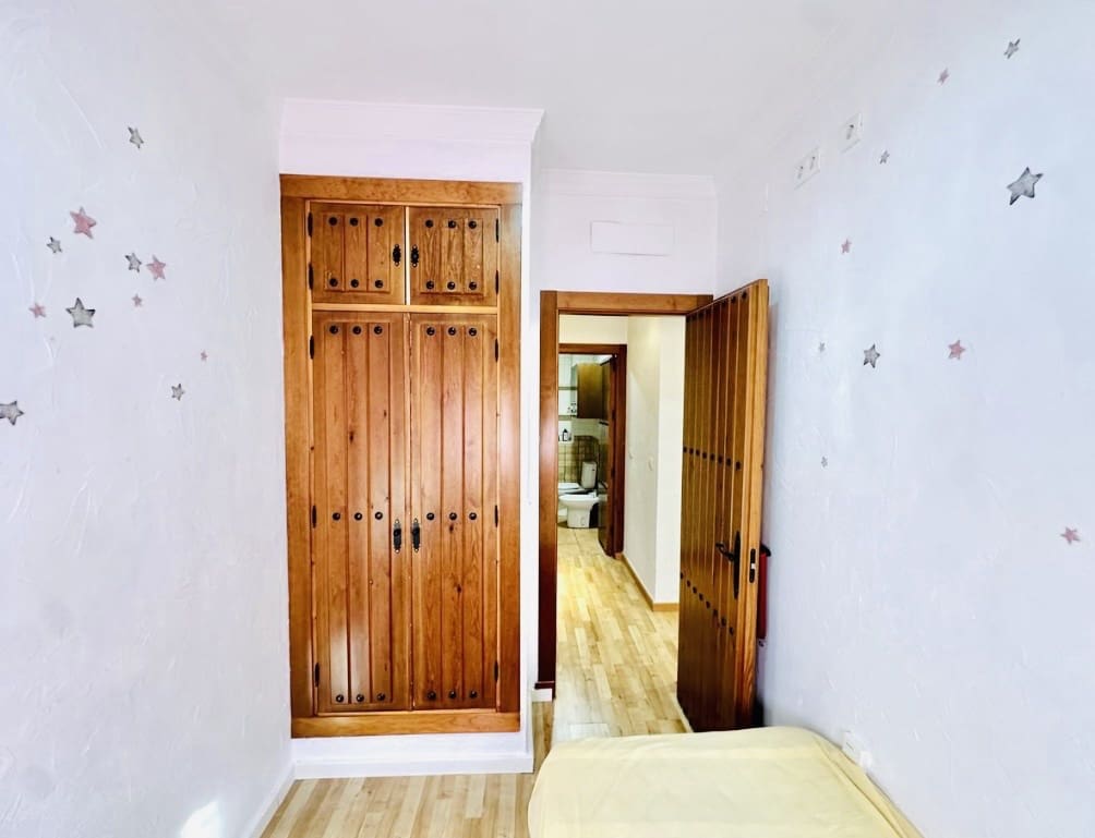 4 bedroom Villa for sale in Sierra de Yeguas with garage - € 173,000 (Ref: 9696610)