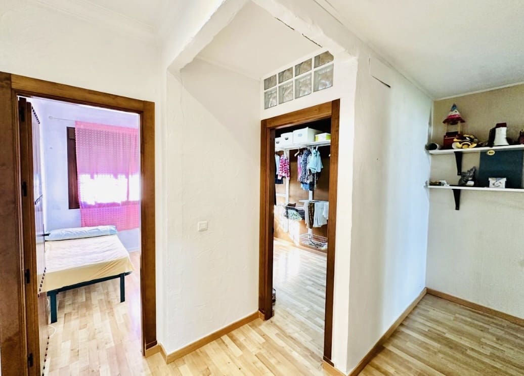 4 bedroom Villa for sale in Sierra de Yeguas with garage - € 173,000 (Ref: 9696610)