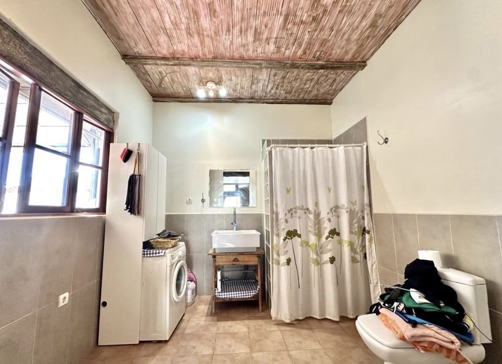 4 bedroom Villa for sale in Sierra de Yeguas with garage - € 173,000 (Ref: 9696610)